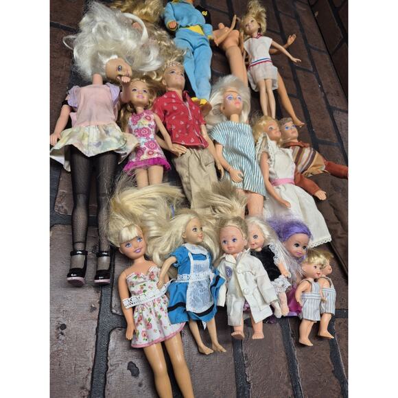Vintage Barbie Lot With Extras - Picture 5 of 5